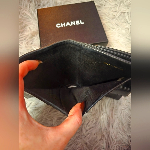 Chanel Compact Double Snap Black Caviar Wallet (GUC)(READ DESCRIPTION)(2005) - Picture 8 of 16